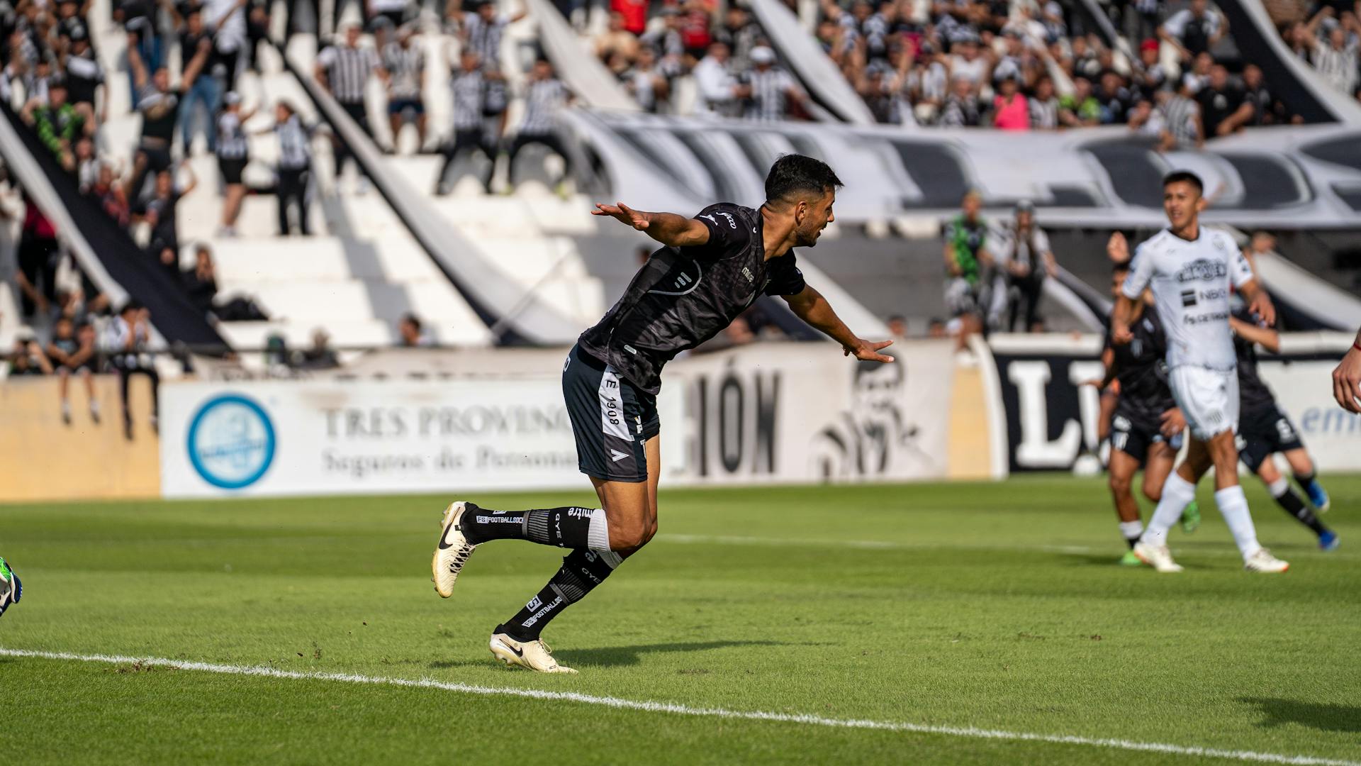 عودة المنافسة المشتعلة في الدوري الإنجليزي