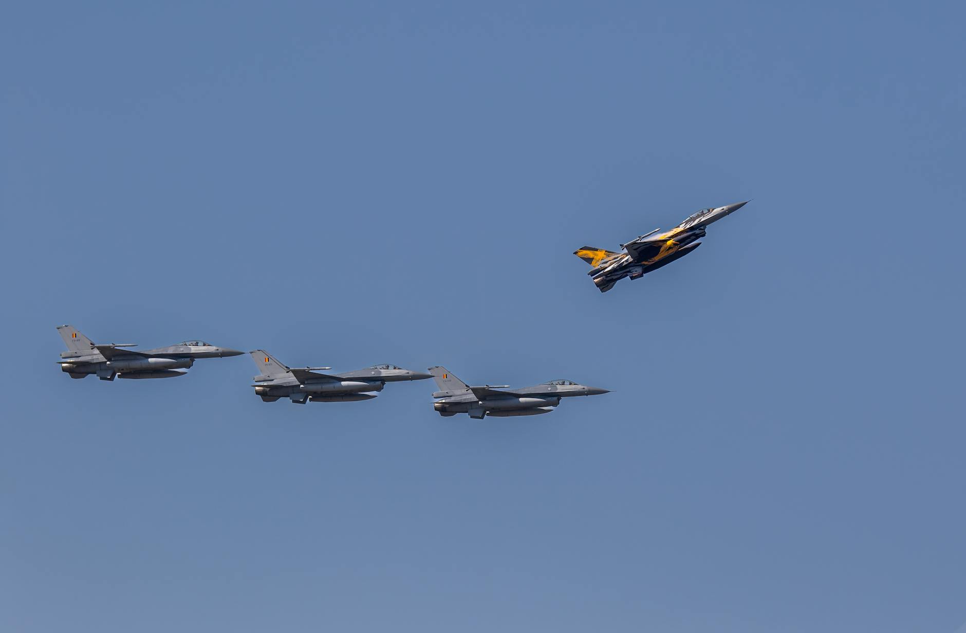 تركيا تنشر 6 مقاتلات إف-16 وأنظمة دفاع جوي في شمال قبرص لتعزيز الأمن الإقليمي